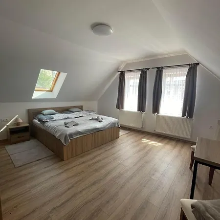 Paca-hegyi Szallashely 3*
